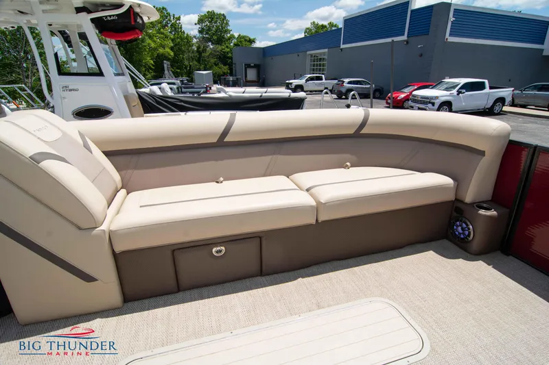 Slide: The Image of 2023 Crest CLASSIC LX 240 SLC boat interior with beige seating at Big Thunder Marine. - 7