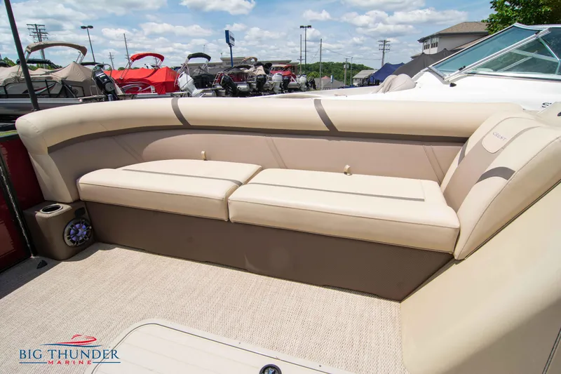 Slide: The Image of 2023 Crest CLASSIC LX 240 SLC boat with beige seating at Big Thunder Marine. - 9