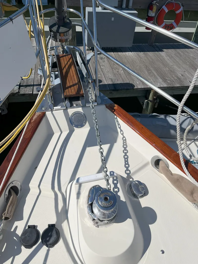 Slide: The Image of Foredeck of a 1998 Pacific Seacraft 40 yacht with anchor chain. - 10