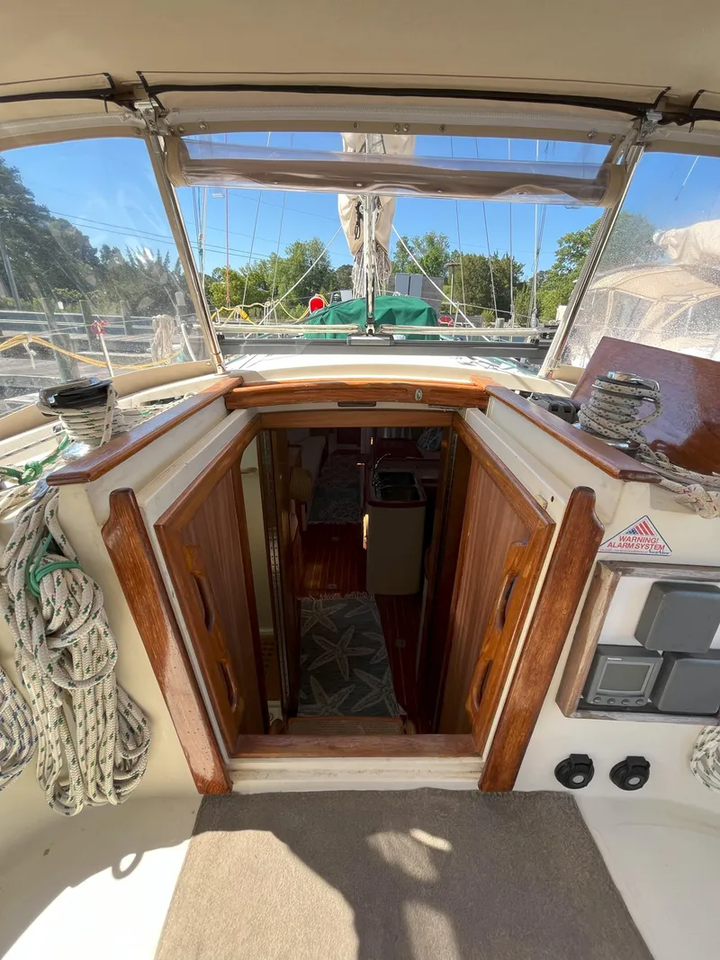 Slide: The Image of Interior view of a 1998 Pacific Seacraft 40 yacht. - 13