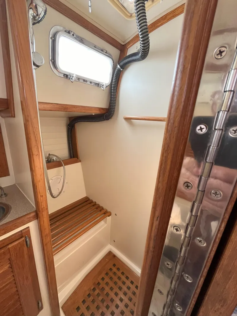 Slide: The Image of Interior of 1998 Pacific Seacraft 40 yacht with wooden fittings. - 14