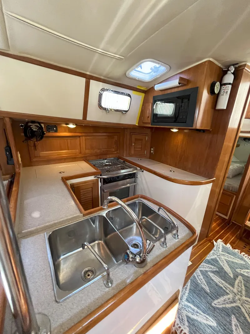 Slide: The Image of Interior view of a 1998 Pacific Seacraft 40 yacht kitchen. - 22