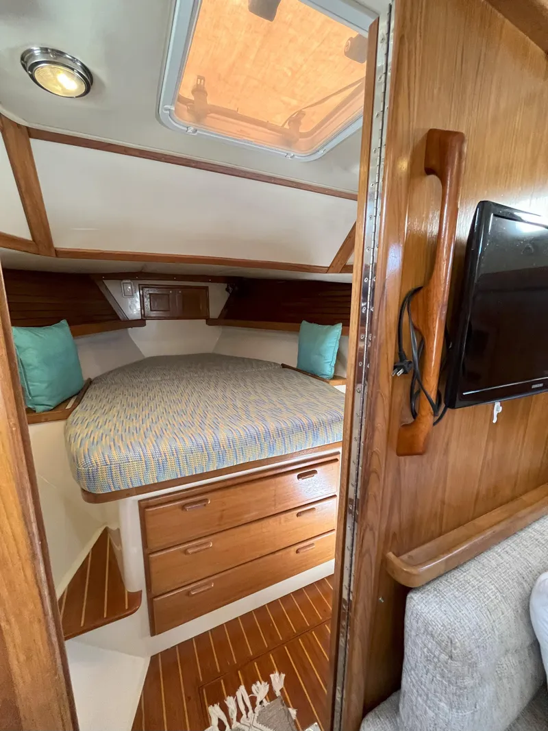 Slide: The Image of Interior of a 1998 Pacific Seacraft 40 yacht with cozy sleeping area. - 27