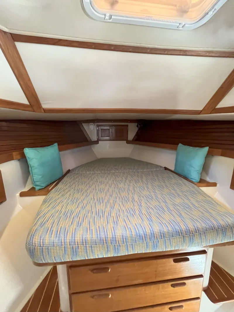 Slide: The Image of Interior of a 1998 Pacific Seacraft 40 yacht with cozy bed. - 29