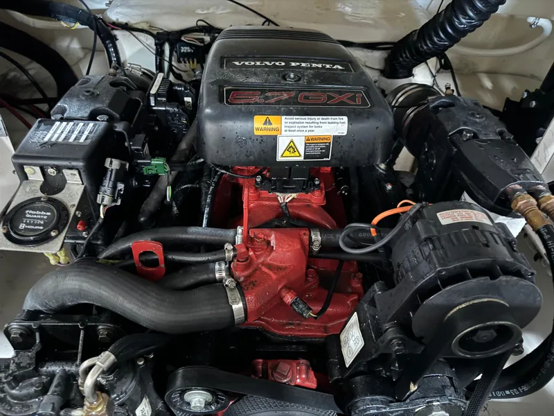 Slide: The Image of 2002 Four Winns 260 Horizon boat engine, Volvo Penta 5.7 GXI. - 12