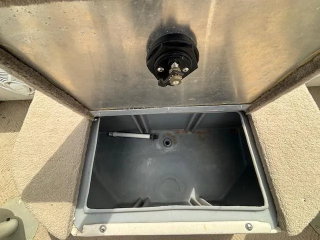 Slide: The Image of 2004 Crestliner 2485 LSI boat storage compartment with latch. - 18
