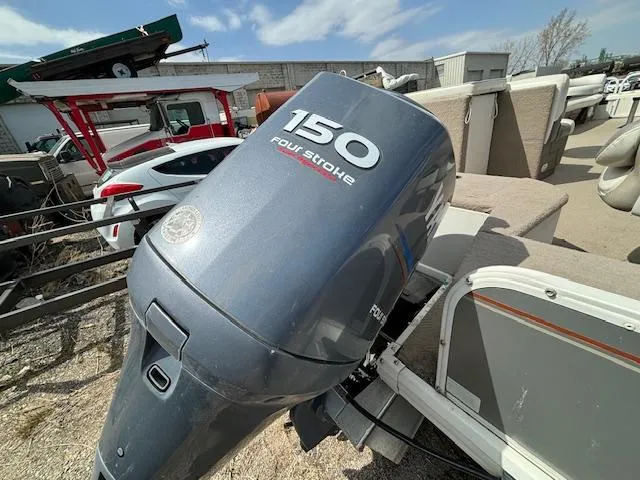 Slide: The Image of 2004 Crestliner 2485 LSI with 150 horsepower four-stroke outboard motor. - 3