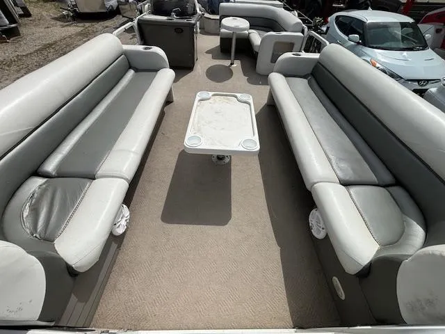 Slide: The Image of 2004 Crestliner 2485 LSI pontoon boat interior with spacious seating and table. - 7