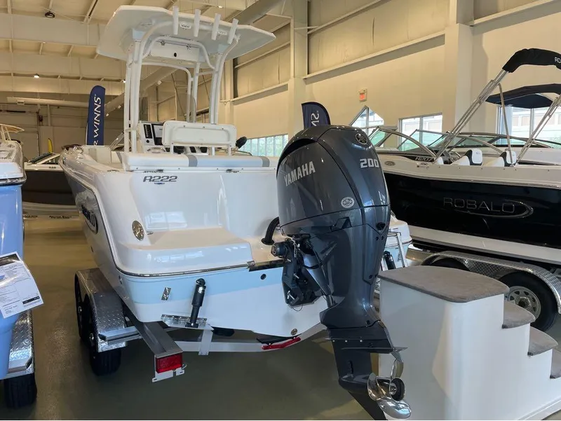 Slide: The Image of Robalo R222 2024 - 13