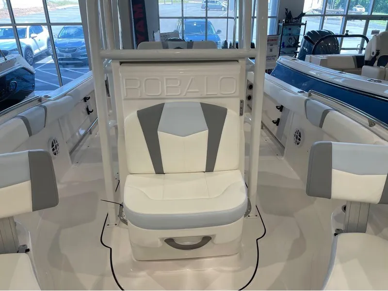 Slide: The Image of Robalo R222 2024 - 14