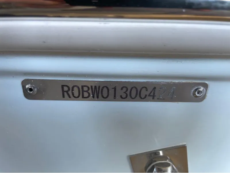 Slide: The Image of Robalo R222 2024 - 16