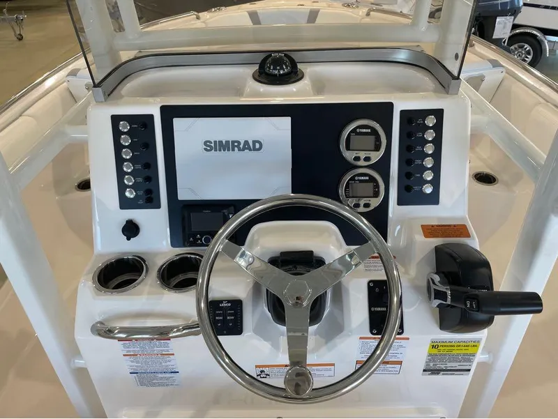 Slide: The Image of Robalo R222 2024 - 17