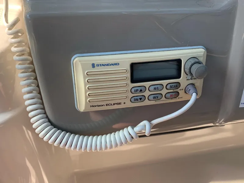 Slide: The Image of Standard Horizon Eclipse+ radio on 1998 Maxum 2800 SCR boat. - 19