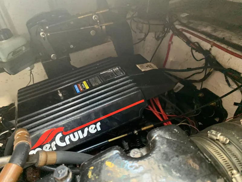 Slide: The Image of 1998 Maxum 2800 SCR engine compartment with MerCruiser engine. - 32