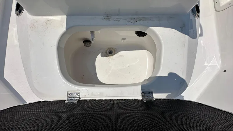 Slide: The Image of 2024 Frontier 2104 boat livewell compartment. - 16