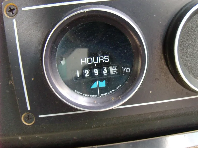 Slide: The Image of Hour meter on a 1988 Wellcraft St. Tropez 3200 boat showing 1293.5 hours. - 11
