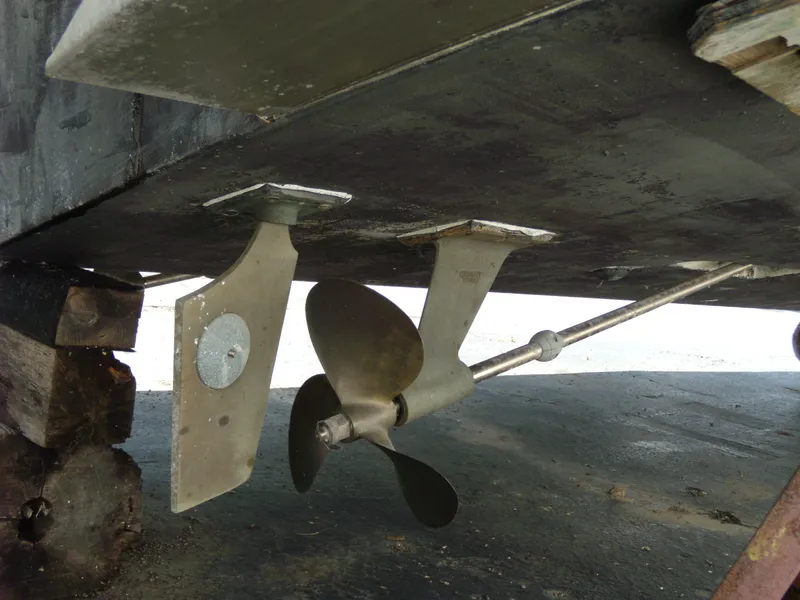 Slide: The Image of 1988 Wellcraft St. Tropez 3200 boat propeller and rudder system. - 5