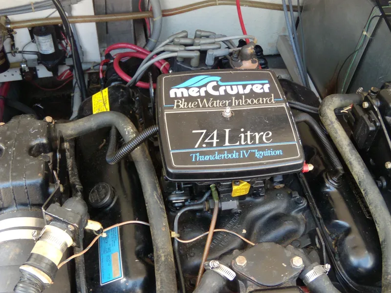 Slide: The Image of 1988 Wellcraft St. Tropez 3200 engine, MerCruiser 7.4 Litre Blue Water Inboard. - 9