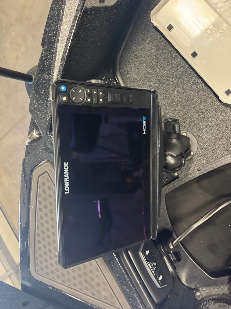 Slide: The Image of Lowrance HDS-12 fishfinder on 2024 Nitro ZV20 Pro boat dashboard. - 20