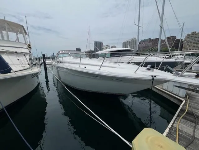 Slide: The Image of 1992 Sea Ray Sundancer yacht docked at a marina. - 5