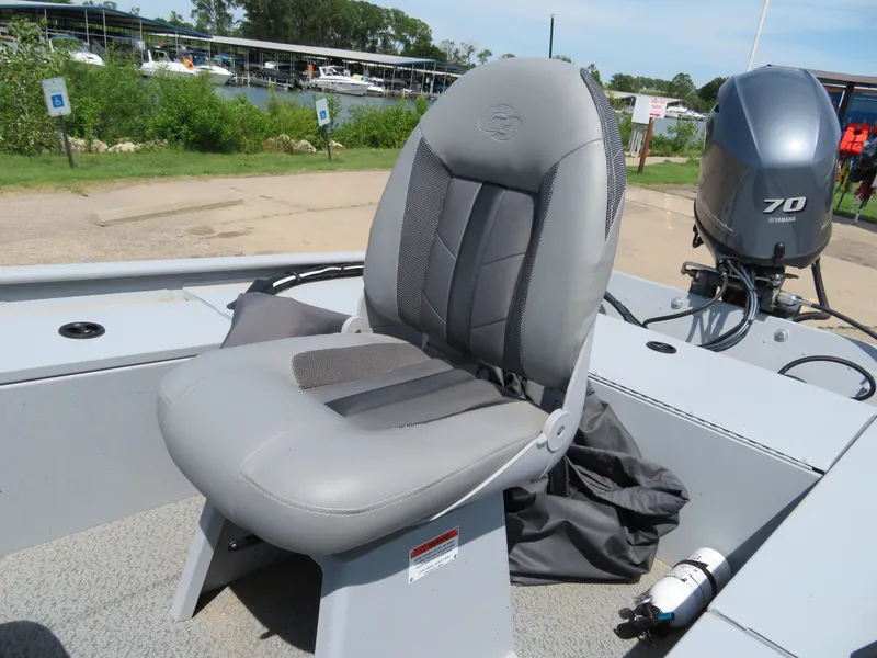 Slide: The Image of 2023 G3 Sportsman 1610 SS boat with Yamaha 70 engine and comfortable seating. - 6