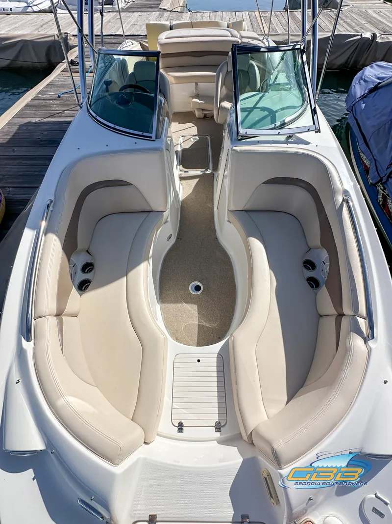 Slide: The Image of 2006 Chaparral Sunesta 236 boat with spacious seating and sleek design. - 17