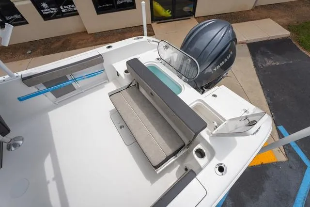 Slide: The Image of Sea Pro 240 Dual Console 2024 - 10