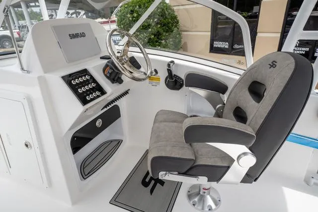 Slide: The Image of Sea Pro 240 Dual Console 2024 - 13