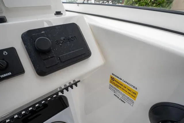 Slide: The Image of Sea Pro 240 Dual Console 2024 - 16