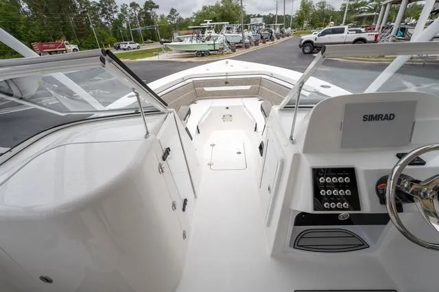 Slide: The Image of Sea Pro 240 Dual Console 2024 - 19