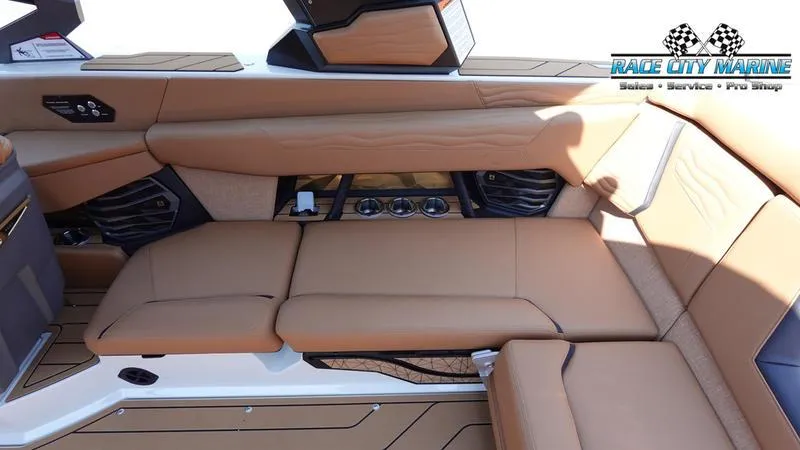 Slide: The Image of Super Air Nautique G23 - 10