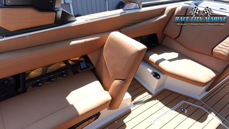 Slide: The Image of Super Air Nautique G23 - 35