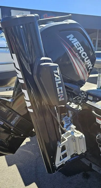 Slide: The Image of Tracker® Boats Pro Guide V-175 WT 2014 - 14