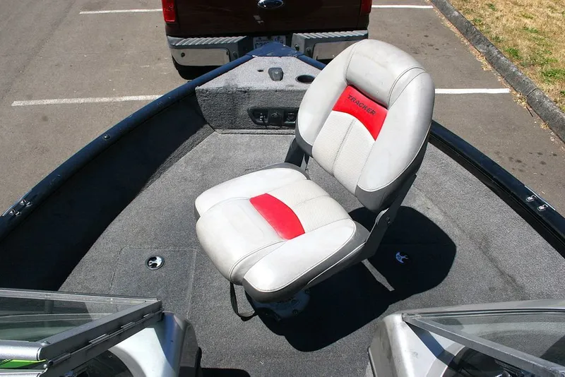 Slide: The Image of Tracker® Boats Pro Guide V-175 WT 2014 - 9