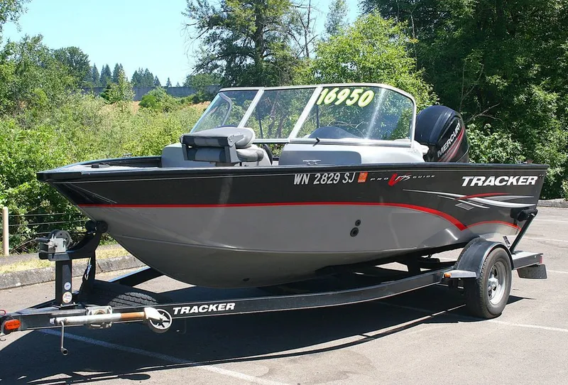 The Image of Tracker® Boats Pro Guide V-175 WT 2014 - 0