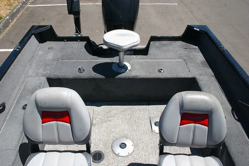Slide: The Image of Tracker® Boats Pro Guide V-175 WT 2014 - 10