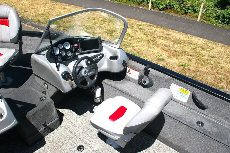 Slide: The Image of Tracker® Boats Pro Guide V-175 WT 2014 - 4