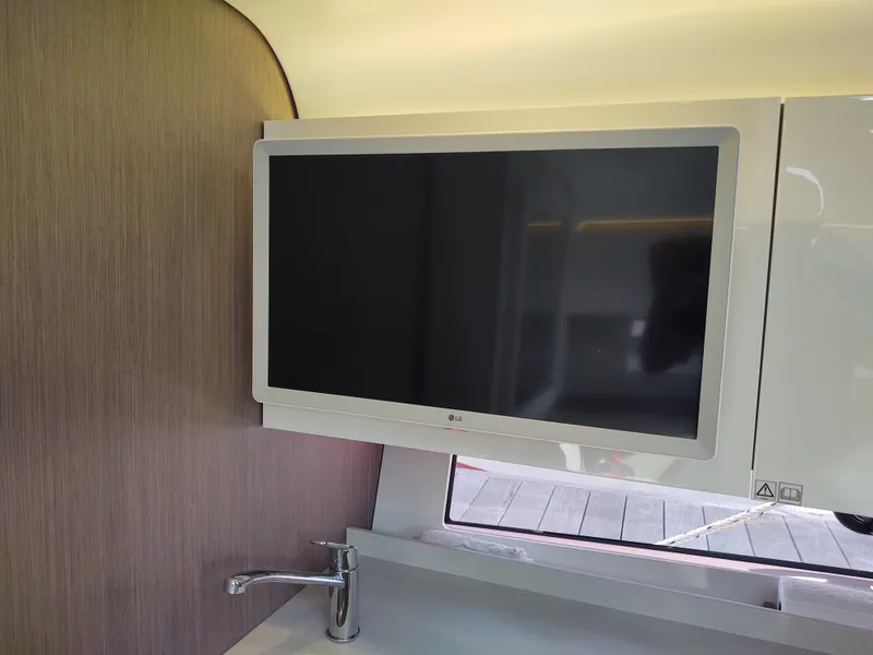 Slide: The Image of Total Chaos 9 TV - 42