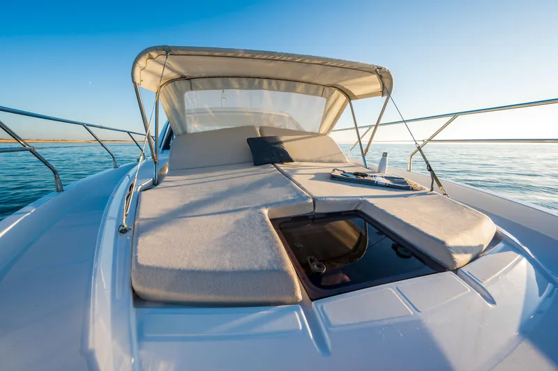 Slide: The Image of Manufacturer photo BENETEAU Gran Turismo 41 - 5