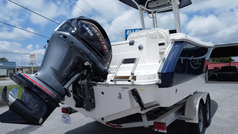 Slide: The Image of Robalo R230 Center Console 2024 - 14