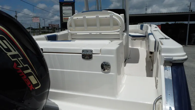 Slide: The Image of Robalo R230 Center Console 2024 - 18