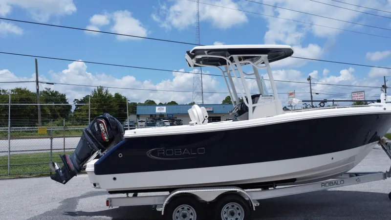 Slide: The Image of Robalo R230 Center Console 2024 - 3