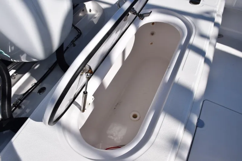 Slide: The Image of Transom livewell - 17