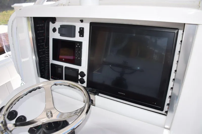 Slide: The Image of Large Garmin display - 9