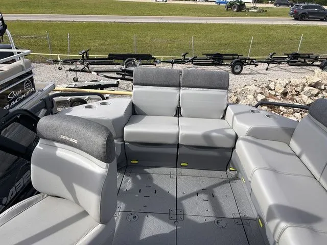 Slide: The Image of Sea-Doo Switch Sport 21 2024 - 11