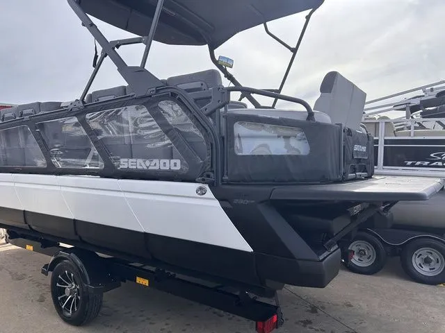 Slide: The Image of Sea-Doo Switch Sport 21 2024 - 4