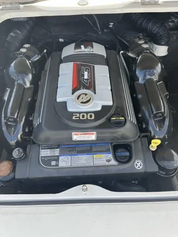 Slide: The Image of 2020 Stingray 208LR boat engine, 4.5L 200 HP MerCruiser. - 8