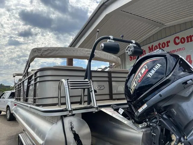 Slide: The Image of Veranda VTX22RFL 2025 - 10