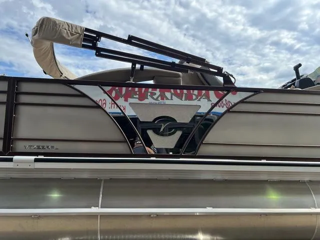 Slide: The Image of Veranda VTX22RFL 2025 - 11