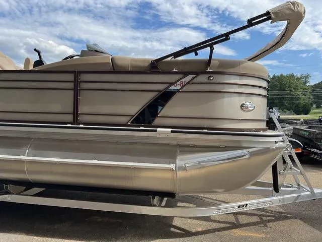 Slide: The Image of Veranda VTX22RFL 2025 - 5